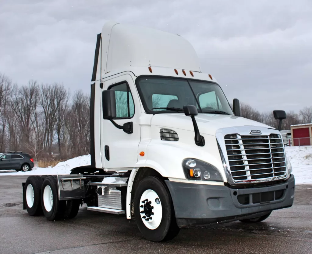 2016 Freightliner Cascadia 113 - Semi Trucks for Sale