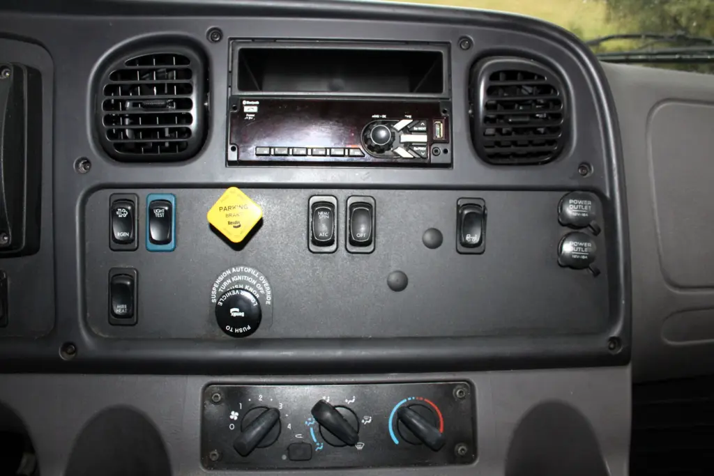 2019 Freightliner M2 106 - Semi Trucks for Sale