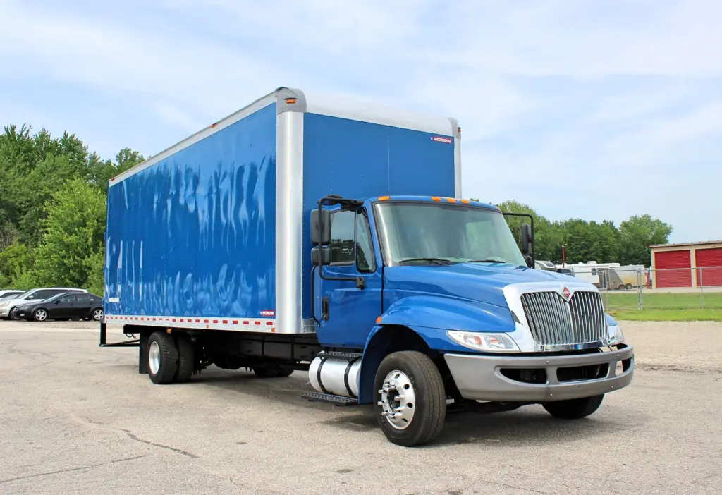 2019 International 4300 LP Box Truck - Semi Trucks for Sale