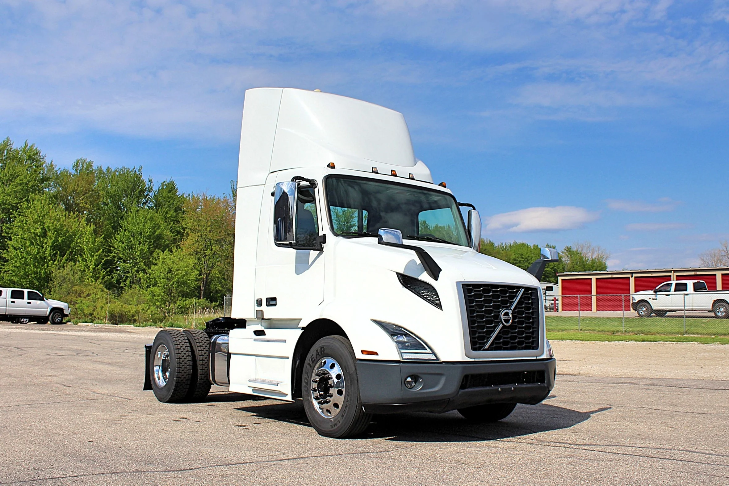 2019 Volvo VNL 300 - Semi Trucks for Sale