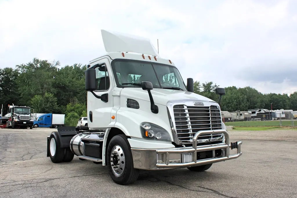 2017 Freightliner Cascadia 113 - Semi Trucks for Sale