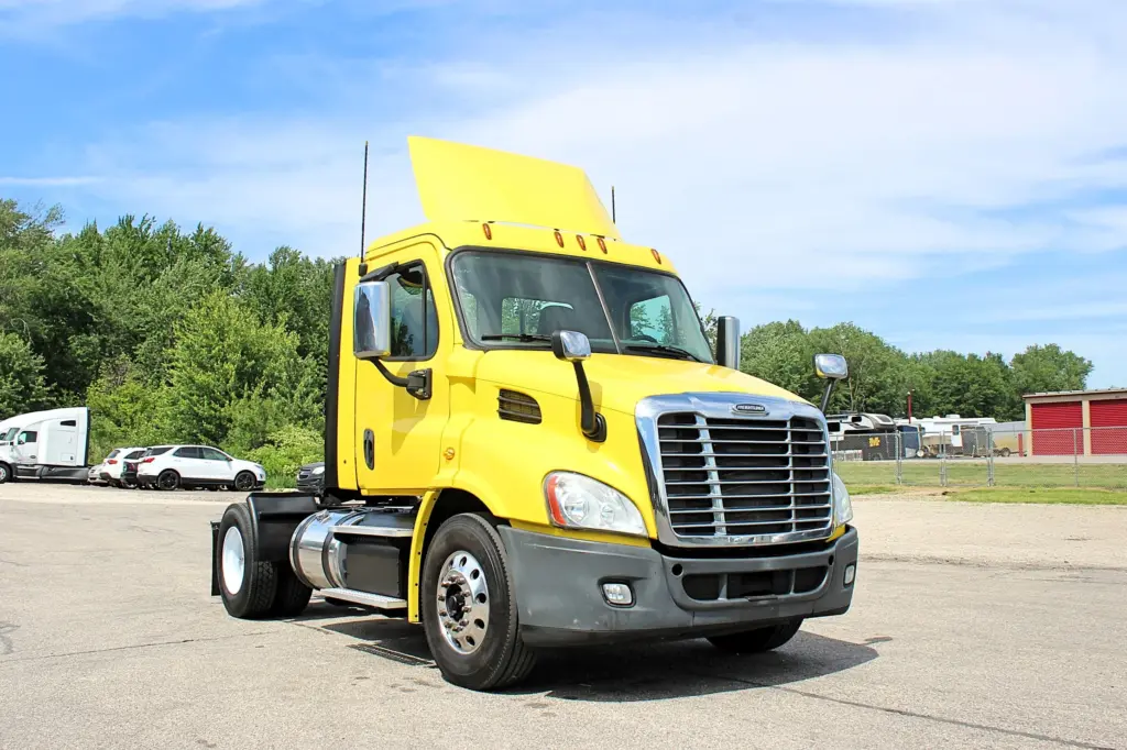 2017 Freightliner Cascadia 113 - Semi Trucks for Sale