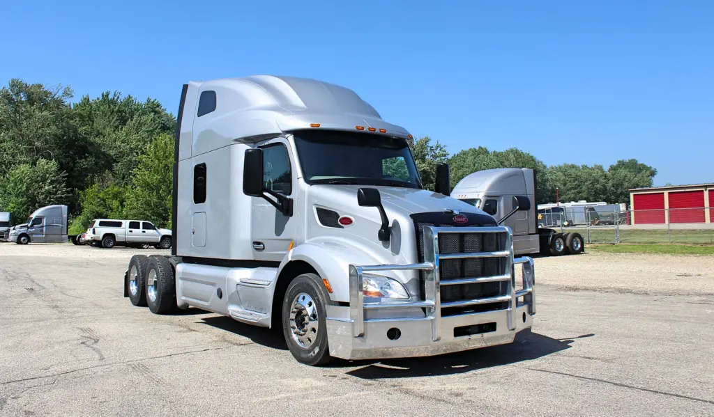 2022 Peterbilt 579 Ultraloft - Semi Trucks for Sale