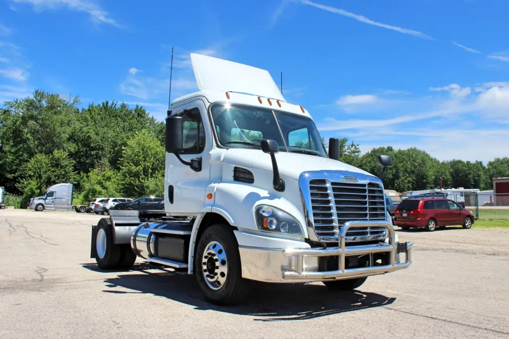 2017 Freightliner Cascadia 113 - Semi Trucks for Sale