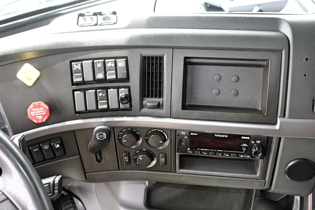 2022 Volvo VNL 760 - Semi Trucks for Sale