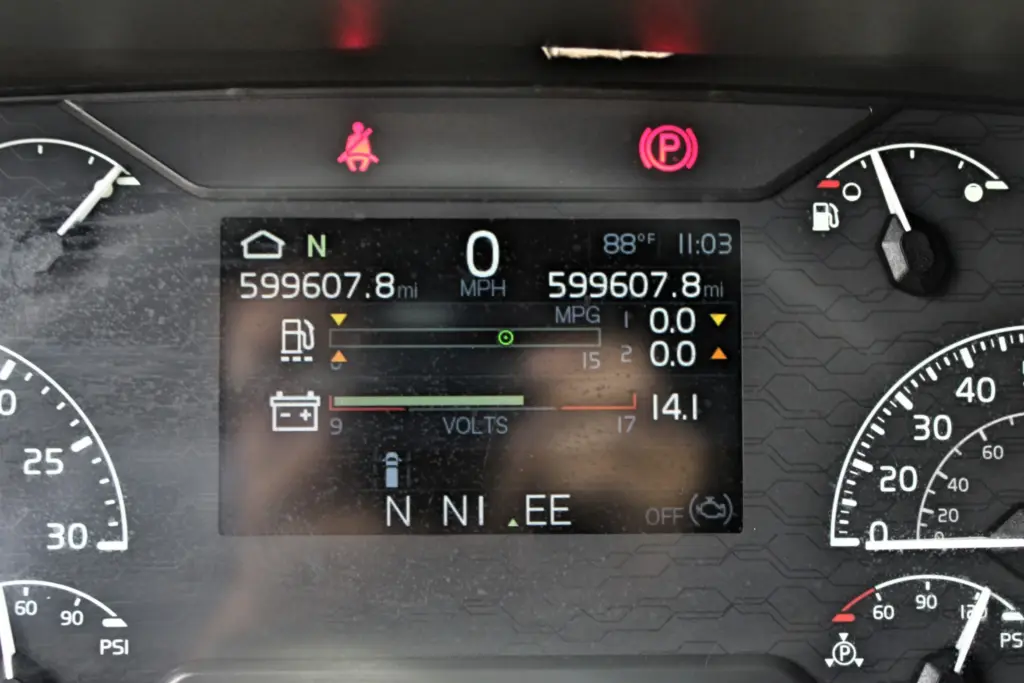 2022 Volvo VNL 760 - Semi Trucks for Sale