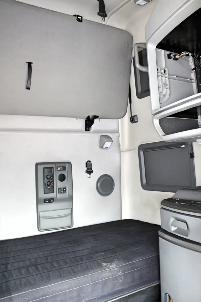 2022 Volvo VNL 760 - Semi Trucks for Sale