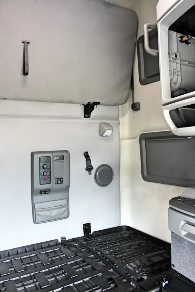 2022 Volvo VNL 760 - Semi Trucks for Sale