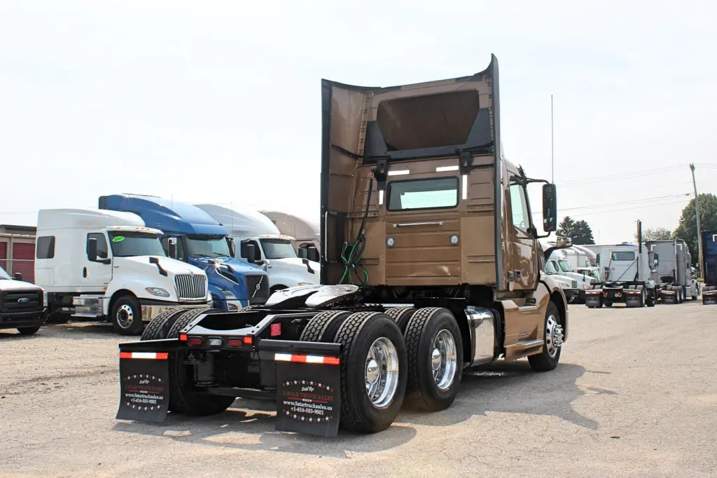 2023 Volvo VNL 300 - Semi Trucks for Sale