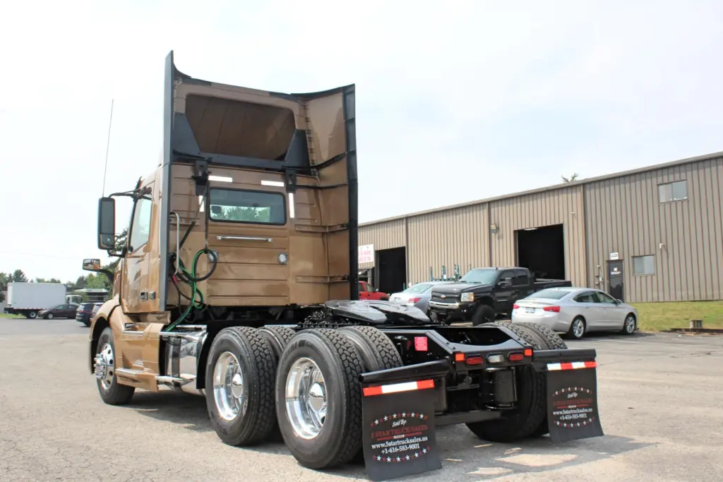 2023 Volvo VNL 300 - Semi Trucks for Sale