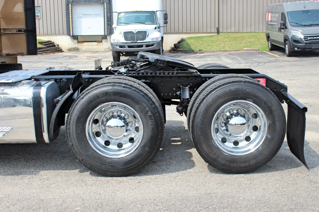 2023 Volvo VNL 300 - Semi Trucks for Sale