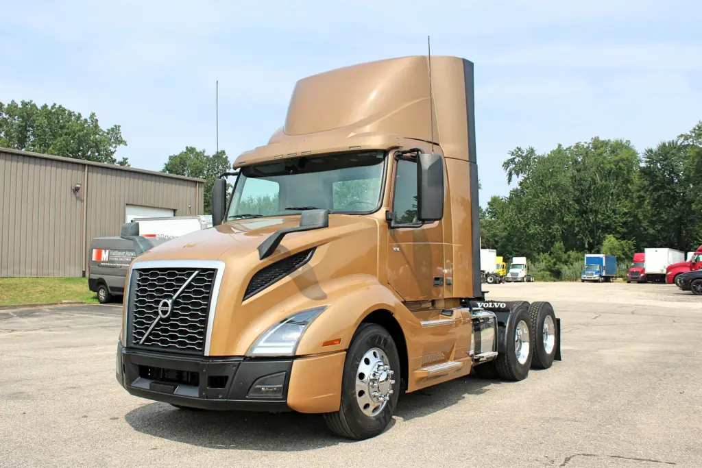 2023 Volvo VNL 300 - Semi Trucks for Sale