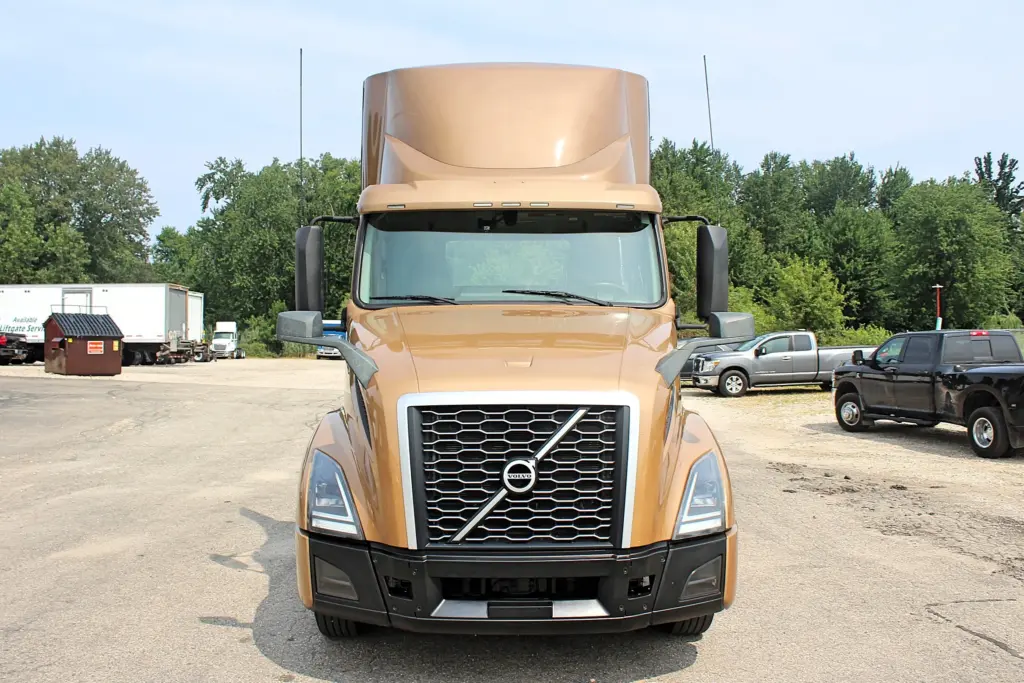 2023 Volvo VNL 300 - Semi Trucks for Sale