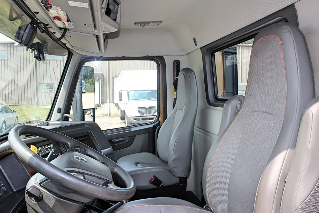 2023 Volvo VNL 300 - Semi Trucks for Sale