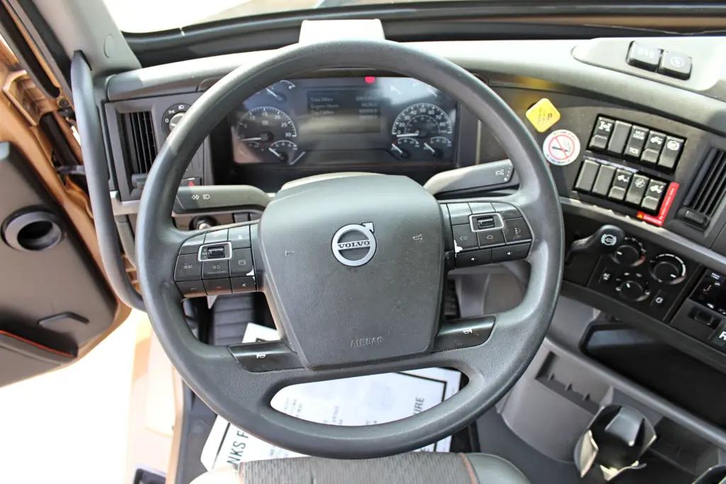 2023 Volvo VNL 300 - Semi Trucks for Sale