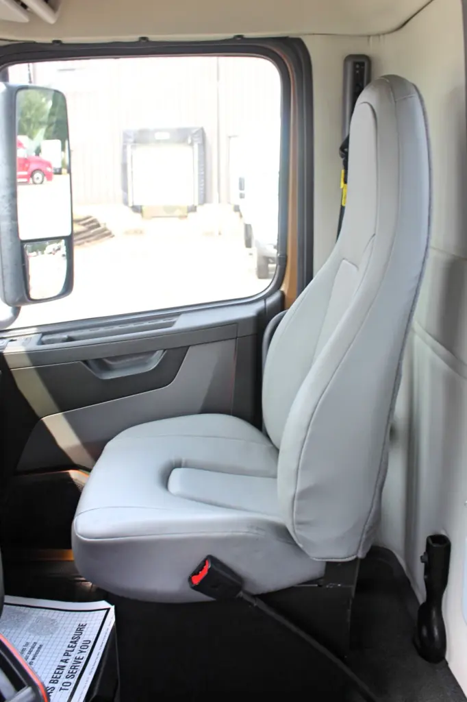 2023 Volvo VNL 300 - Semi Trucks for Sale