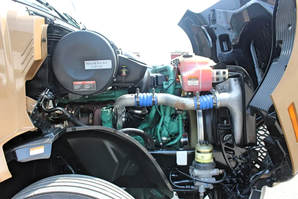 2023 Volvo VNL 300 - Semi Trucks for Sale