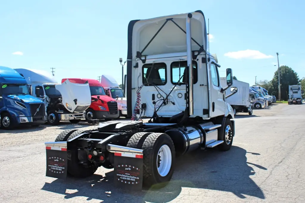 2019 Freightliner Cascadia 116 semi truck - Passenger rear chassis view
