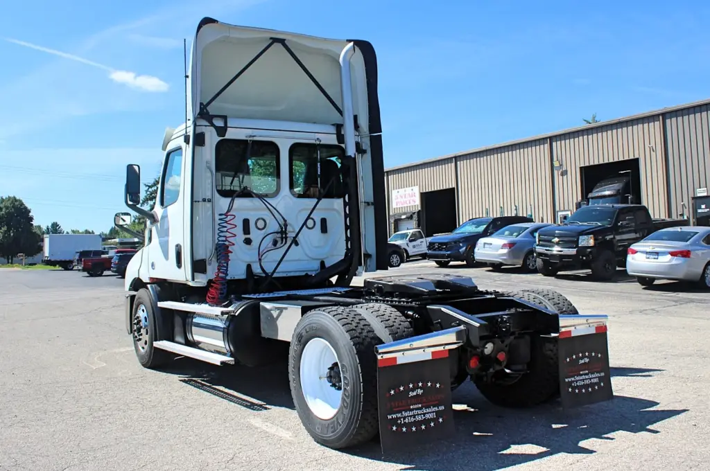 2019 Freightliner Cascadia 116 semi truck - Driver rear chassis view
