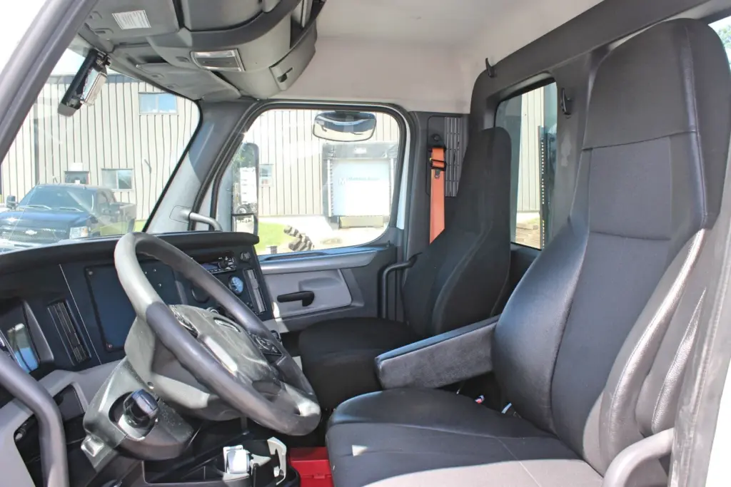 2019 Freightliner Cascadia 116 - interior