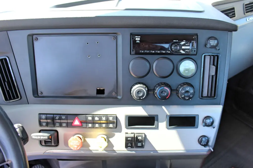 2019 Freightliner Cascadia 116 - controls
