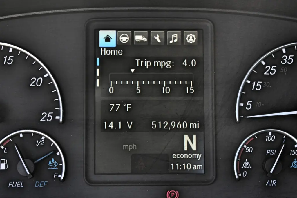 2019 Freightliner Cascadia 116 - miles