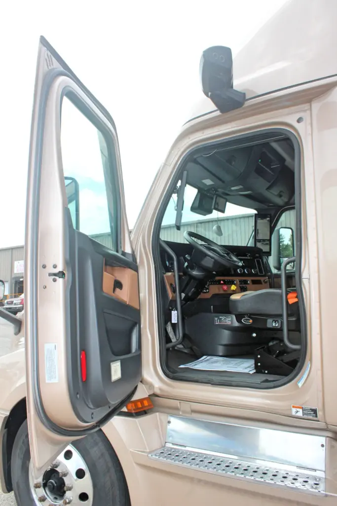 2024 Freightliner Cascadia 126 - Semi Trucks for Sale