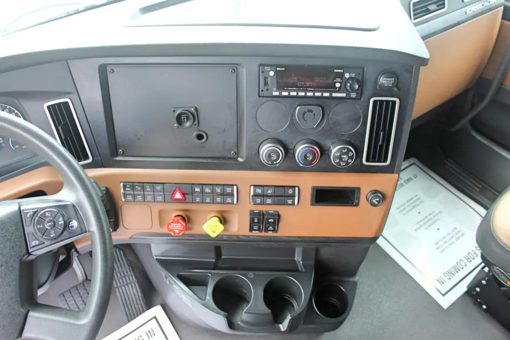 2024 Freightliner Cascadia 126 - Semi Trucks for Sale