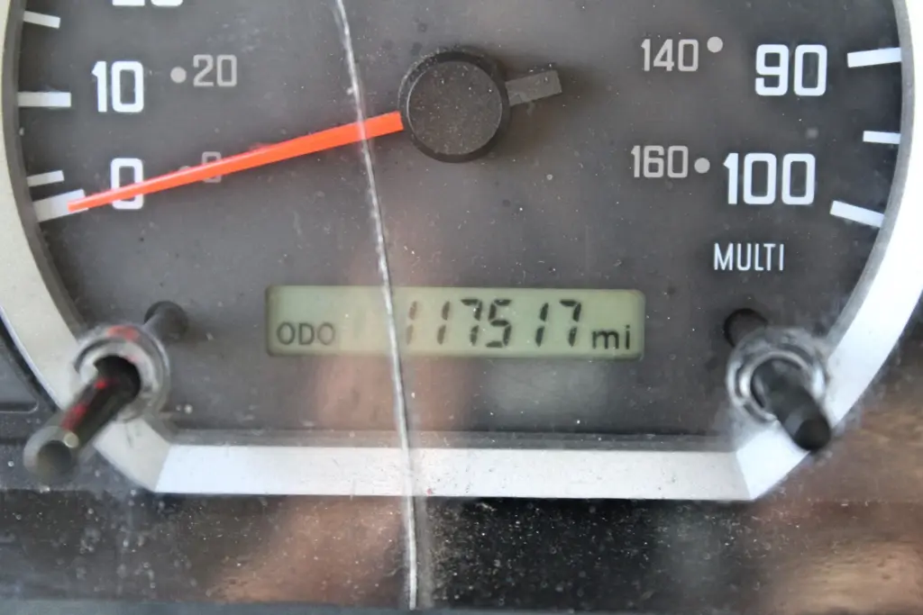 2019 Isuzu NPR HD odometer showing 117517 miles