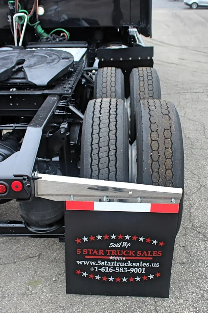 2023 Mack Anthem – rear tandem tire tread and chassis