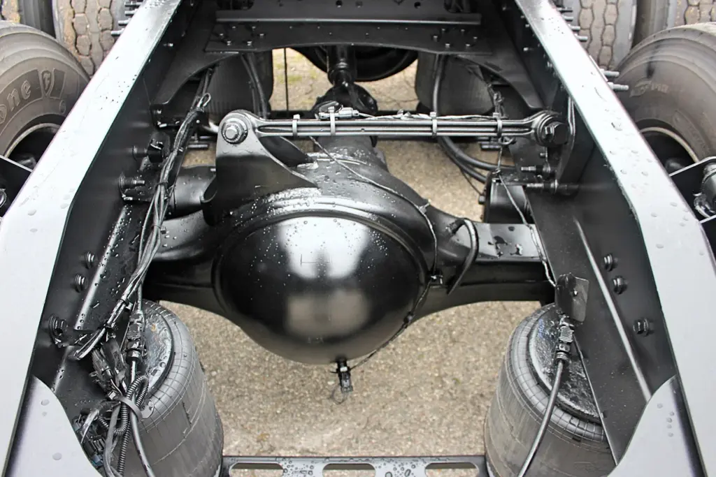 2023 Mack Anthem – rear drive axle, suspension and air bags