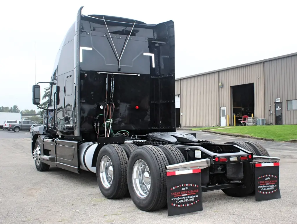 2023 Mack Anthem – rear three-quarter view of black sleeper tractor