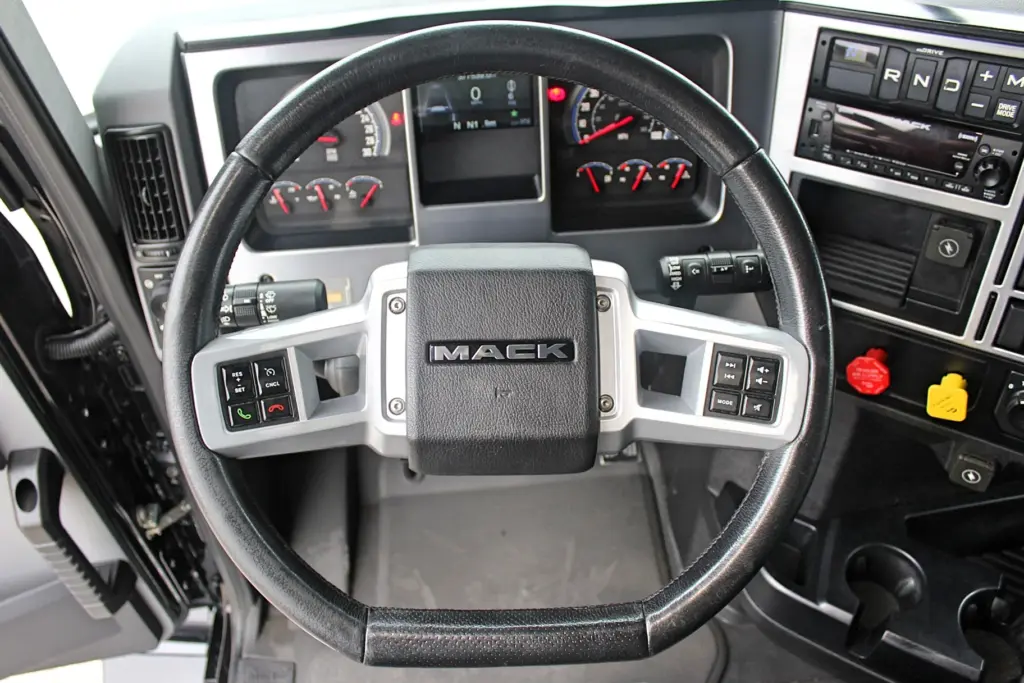 2023 Mack Anthem – steering wheel and driver dashboard controls