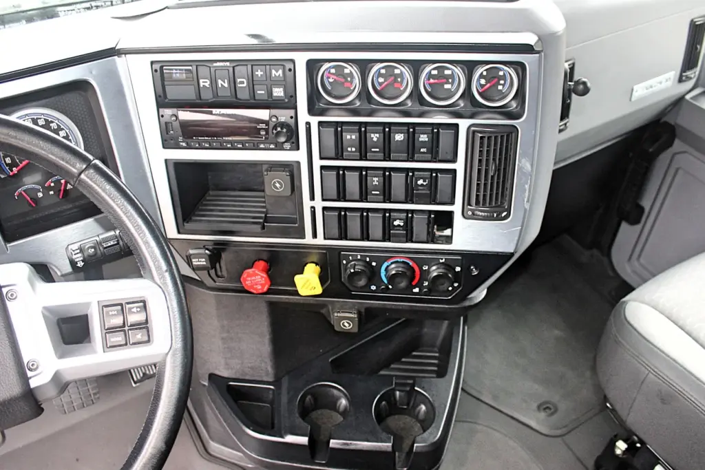 2023 Mack Anthem – dashboard controls, gauges and mDRIVE transmission selector