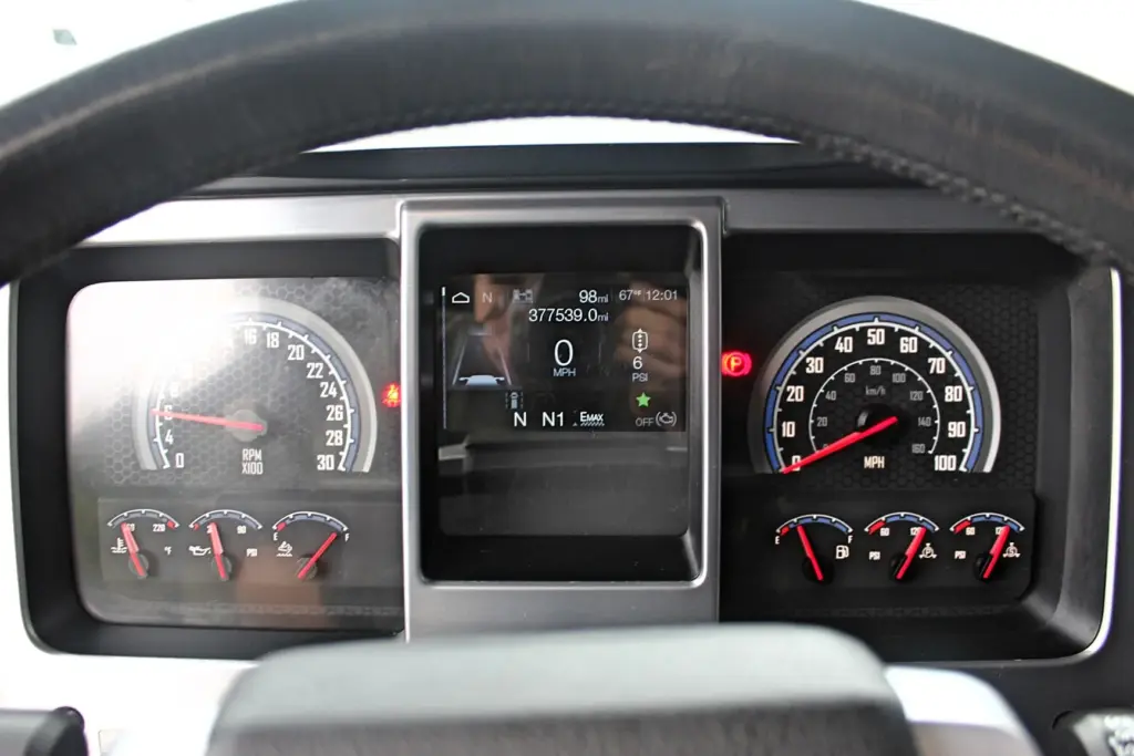 2023 Mack Anthem – digital instrument cluster and dashboard gauges