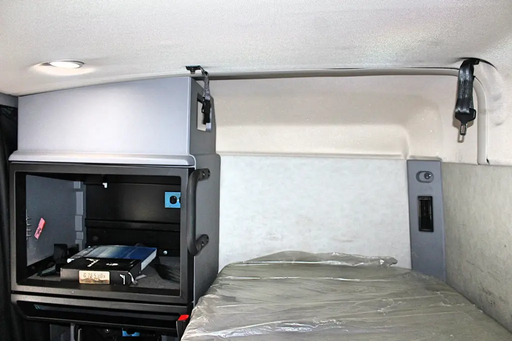 2023 Mack Anthem – sleeper cabinet, side window and bunk area