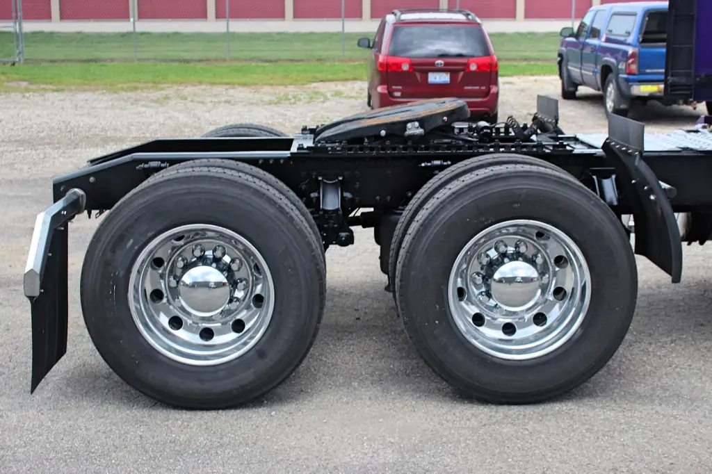 2023 Mack Anthem - tandem drive wheels and tires