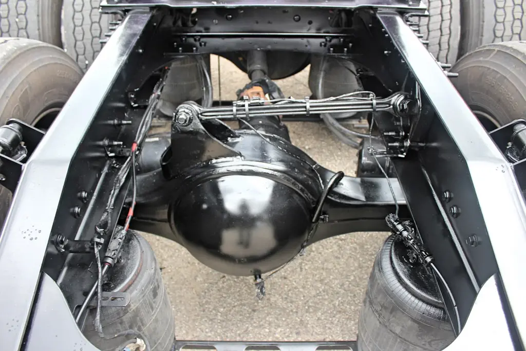 2023 Mack Anthem - rear differential and axle