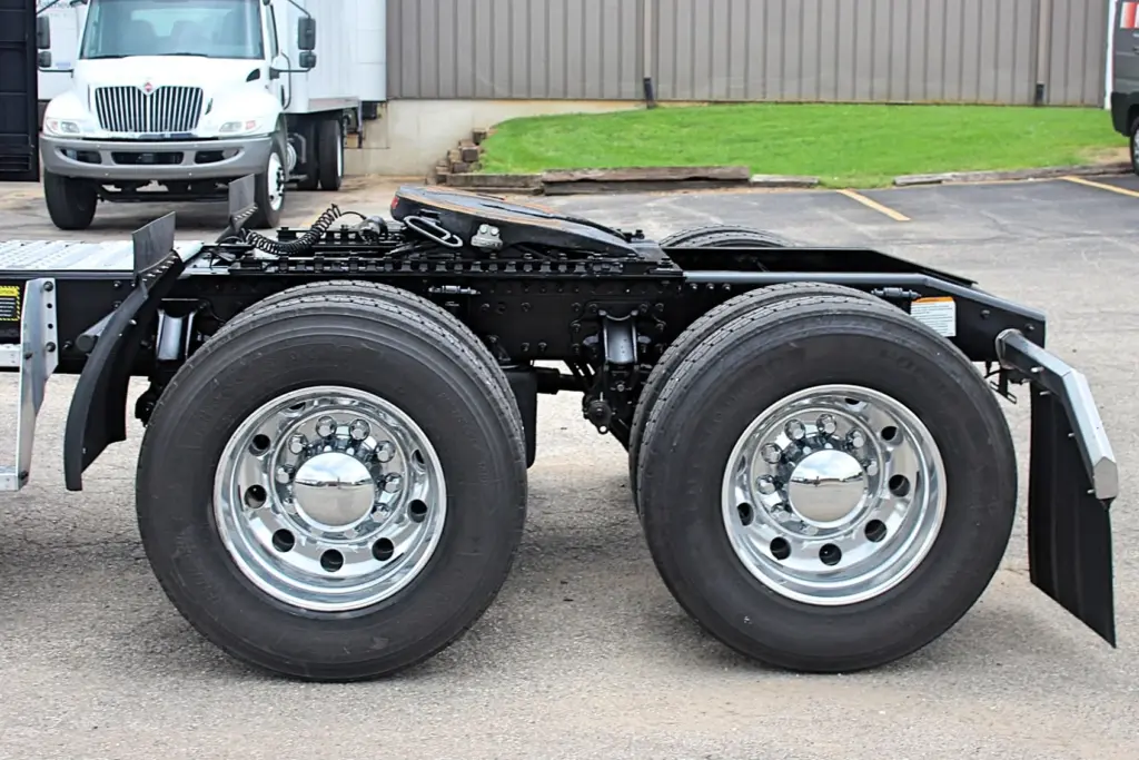 2023 Mack Anthem - tandem rear wheels and fifth wheel