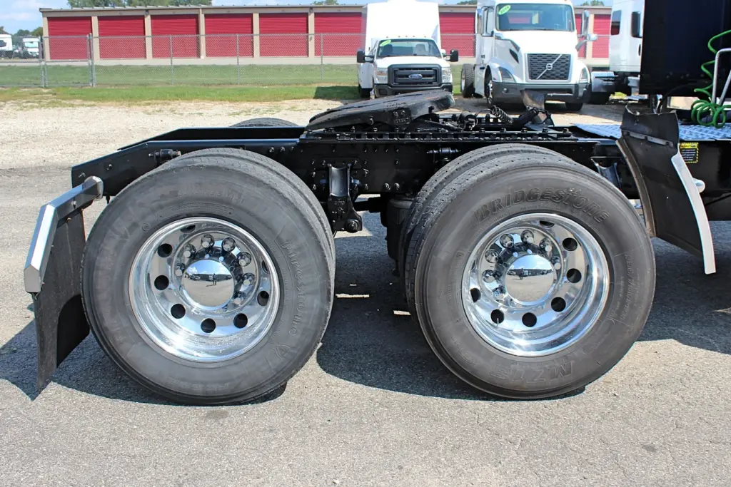 2023 Mack Anthem - tandem drive wheels and tires