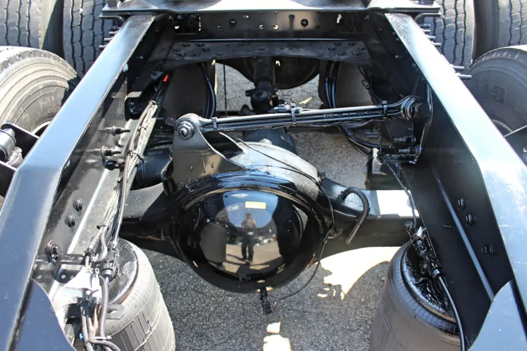 2023 Mack Anthem - rear differential and suspension