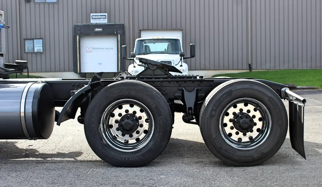 2020 International RH613 tandem rear suspension, wheels and fifth wheel assembly