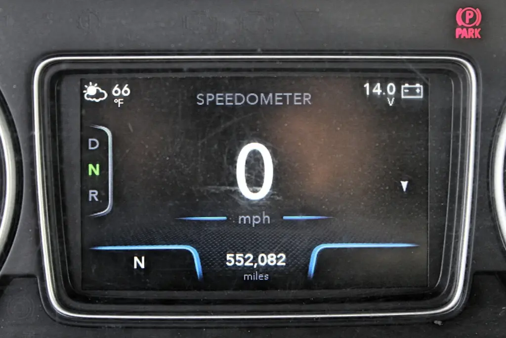 2020 International RH613 odometer showing 552,082 miles