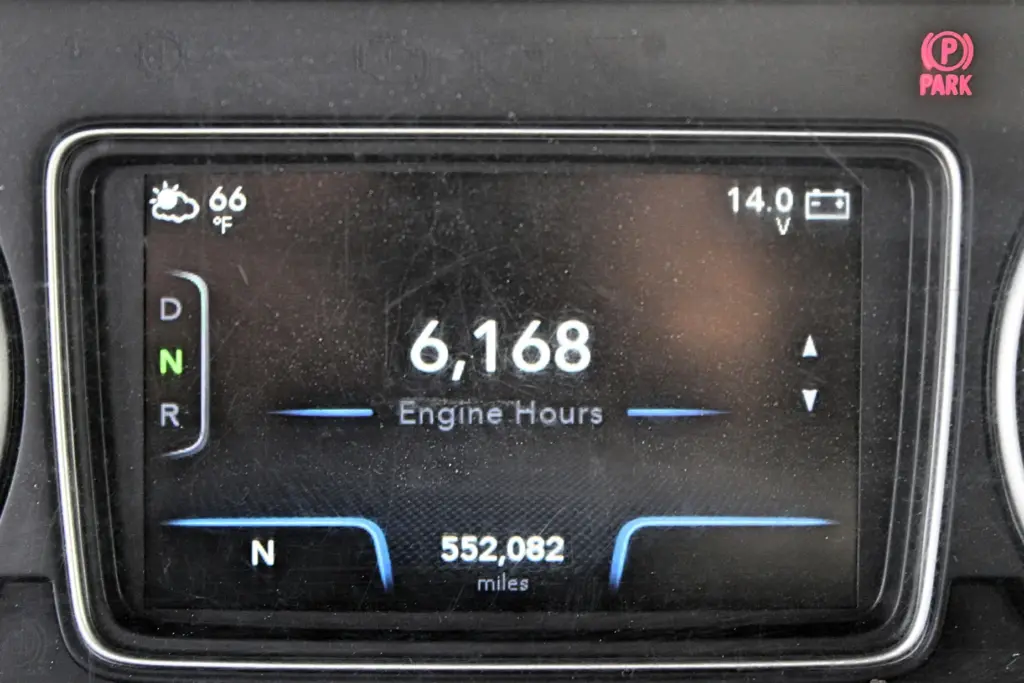 2020 International RH613 dashboard showing 6,168 engine hours and 552,082 miles