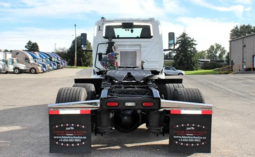 2020 International RH613 rear view showing fifth wheel, tandem axles and air suspension