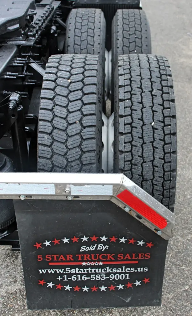 2022 Volvo VNL 760 – rear drive tire tread condition close-up