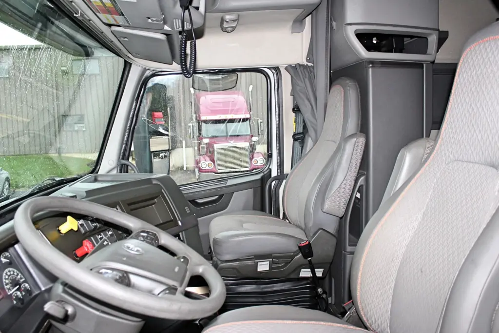 2022 Volvo VNL 760 – driver and passenger seats inside sleeper cab