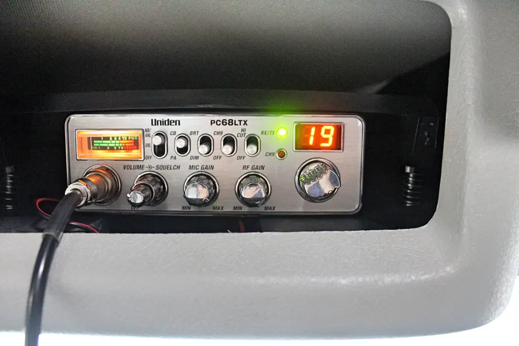 2022 Volvo VNL 760 – Uniden CB radio installed in sleeper cab