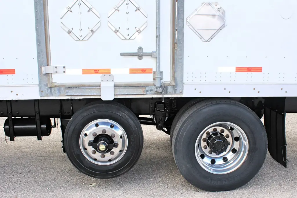 2018 Peterbilt 348 box truck – driver-side tandem rear wheels and cargo box side door