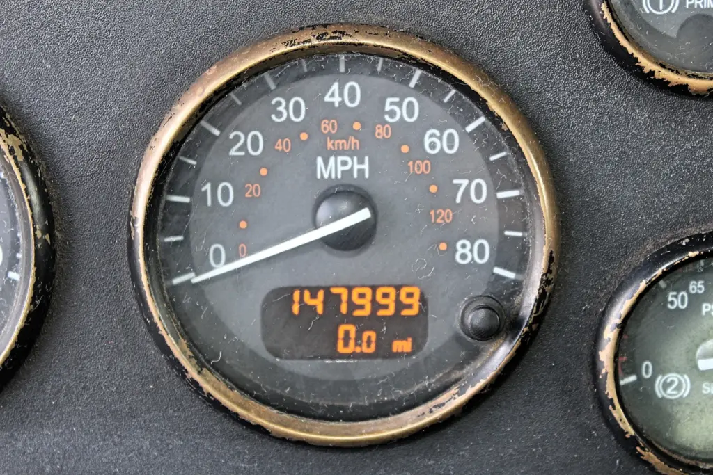 2018 Peterbilt 348 box truck – odometer display showing 147,999 miles